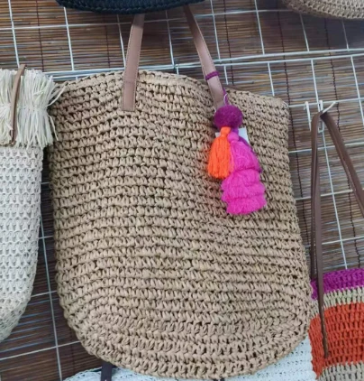 Handwoven fanm sak ak boul kolore