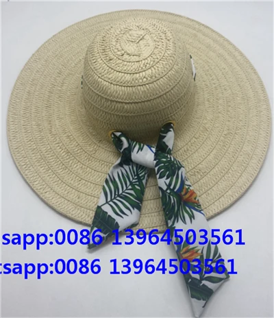 Fanm ete chapo papye pay sunhat