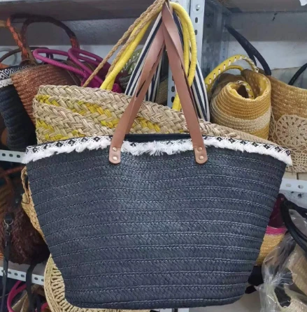 Papye Nwa trikote sak plaj ak dantèl