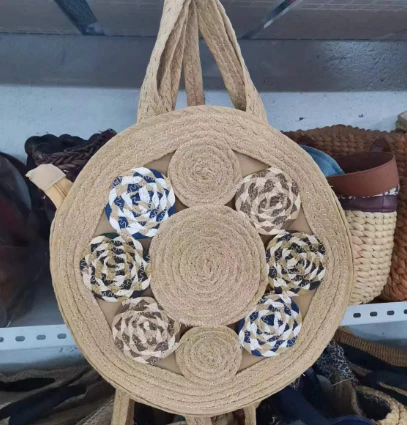 Wonn fòm fanm sak zepòl