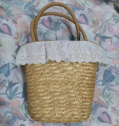 Ti Natirèl ble Fanm valiz
