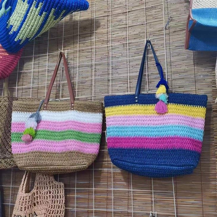 Kolore Rainbow Fanm Gwo Beach Bag
