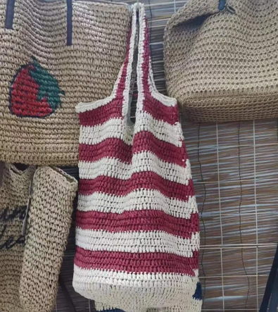 Wouj Stripe Kwochè Handmade Papye Paille Shopping Bag